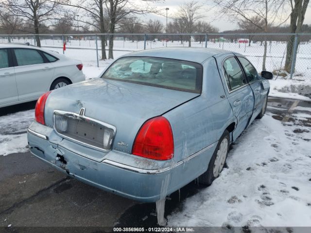 Photo 3 VIN: 2LNBL8CV0BX763349 - LINCOLN TOWN CAR 