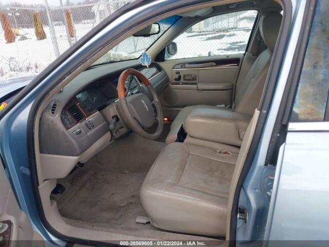 Photo 4 VIN: 2LNBL8CV0BX763349 - LINCOLN TOWN CAR 