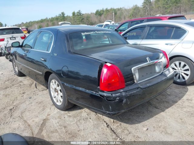 Photo 2 VIN: 2LNBL8CV0BX764128 - LINCOLN TOWN CAR 