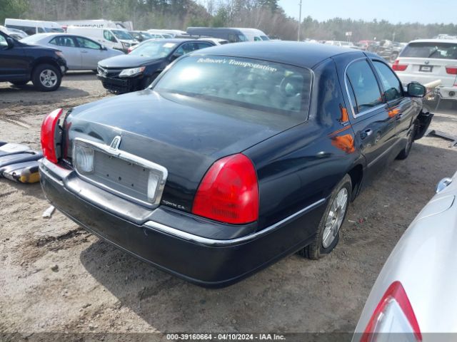 Photo 3 VIN: 2LNBL8CV0BX764128 - LINCOLN TOWN CAR 