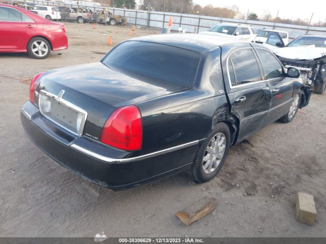 Photo 3 VIN: 2LNBL8CV0BX764291 - LINCOLN TOWN CAR 