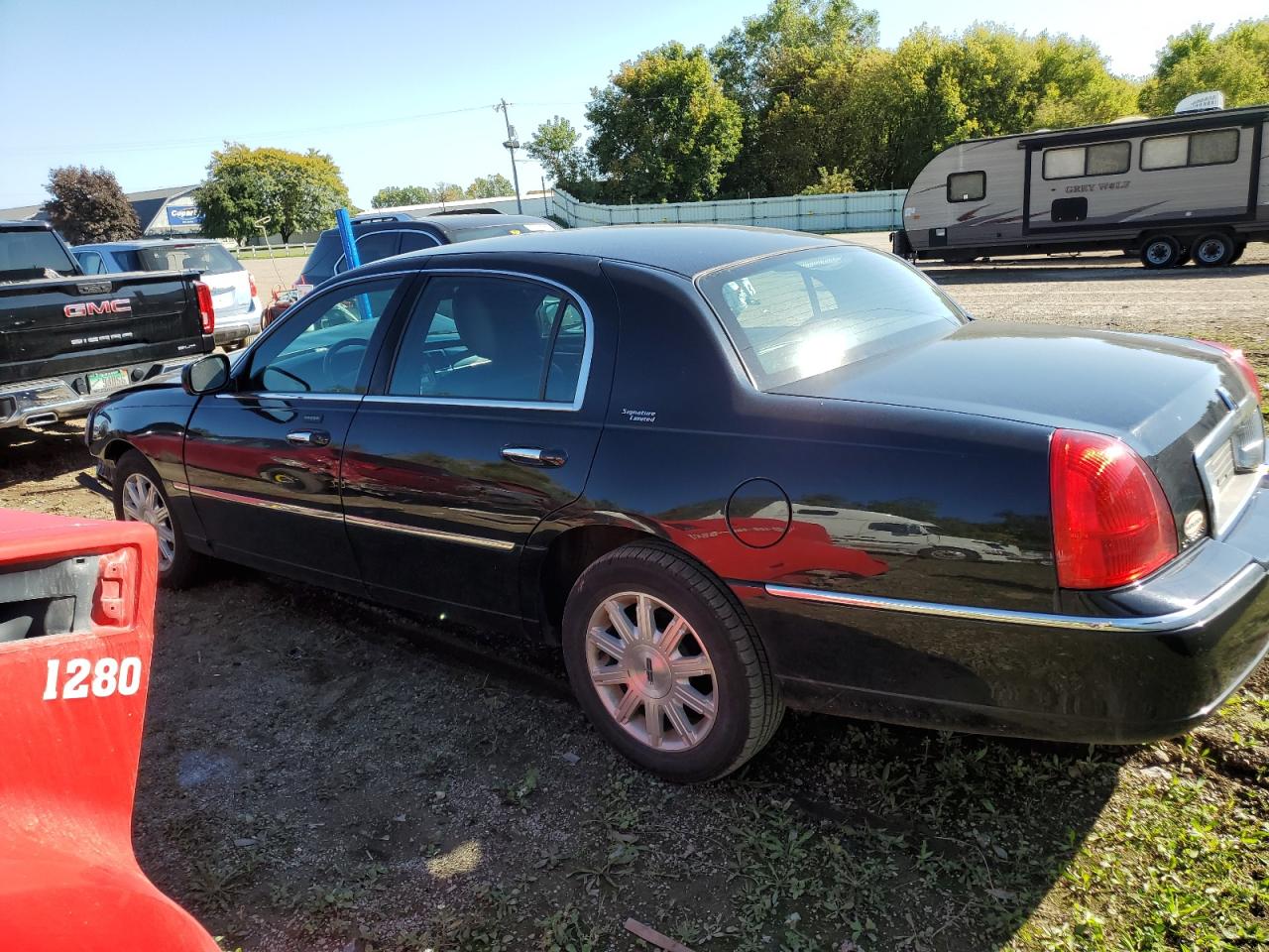 Photo 1 VIN: 2LNBL8CV0BX764999 - LINCOLN TOWN CAR 