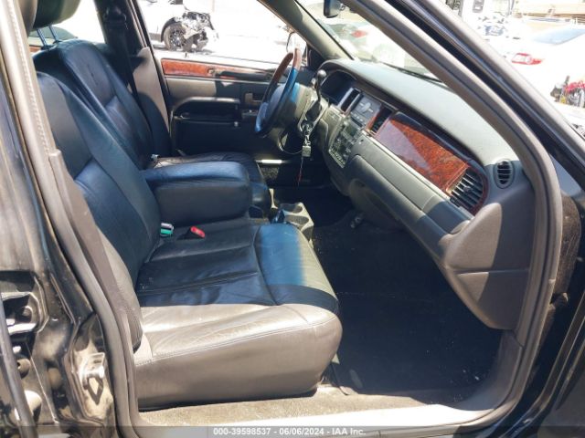 Photo 4 VIN: 2LNBL8CV0BX766008 - LINCOLN TOWN CAR 