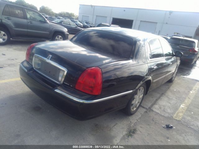 Photo 3 VIN: 2LNBL8CV1AX601292 - LINCOLN TOWN CAR 