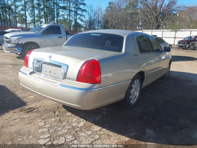 Photo 3 VIN: 2LNBL8CV1AX607061 - LINCOLN TOWN CAR 