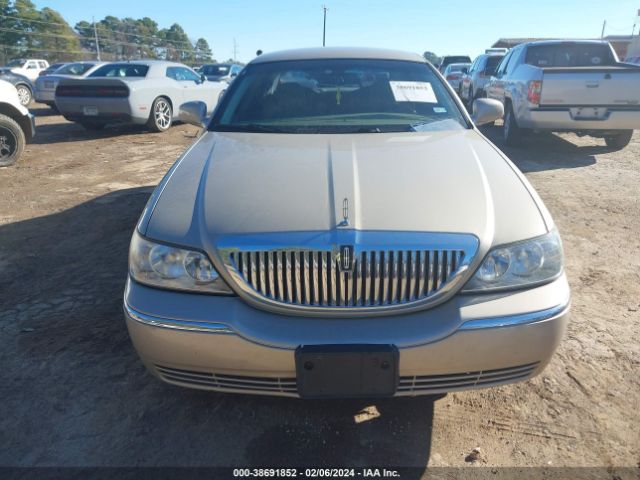 Photo 5 VIN: 2LNBL8CV1AX607061 - LINCOLN TOWN CAR 