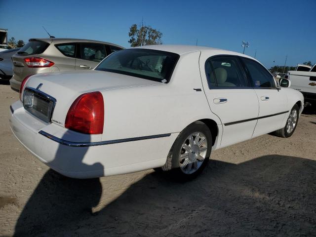 Photo 2 VIN: 2LNBL8CV1AX611269 - LINCOLN TOWN CAR S 