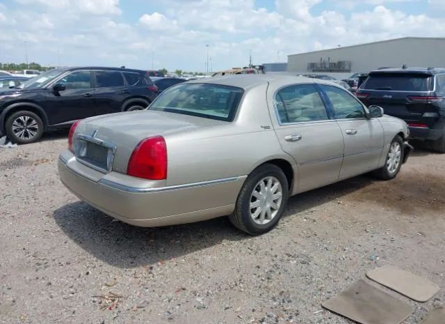 Photo 3 VIN: 2LNBL8CV1AX614513 - LINCOLN TOWN CAR 