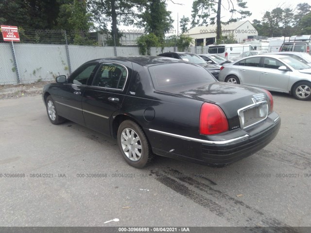 Photo 2 VIN: 2LNBL8CV1AX615631 - LINCOLN TOWN CAR 