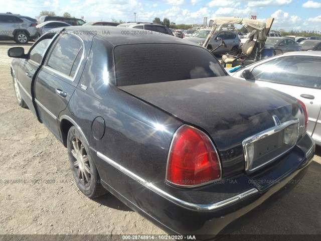 Photo 2 VIN: 2LNBL8CV1AX615788 - LINCOLN TOWN CAR 