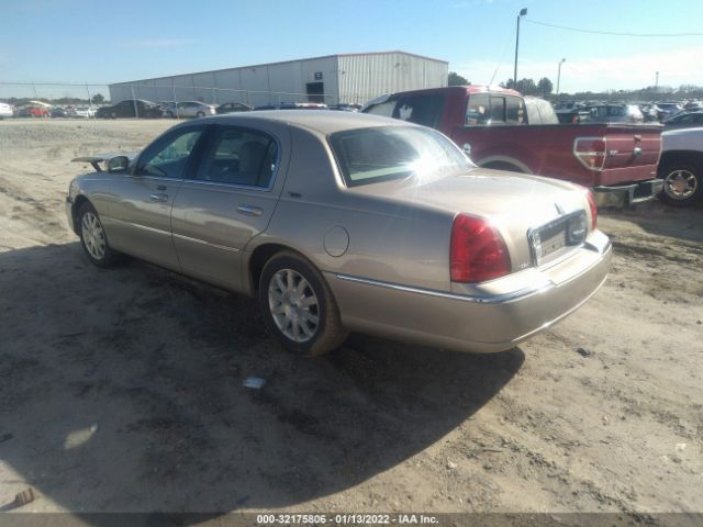 Photo 2 VIN: 2LNBL8CV1AX631490 - LINCOLN TOWN CAR 