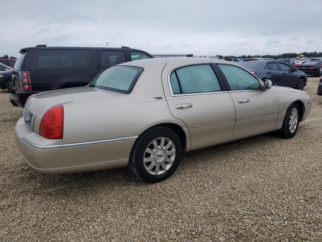 Photo 2 VIN: 2LNBL8CV1AX632025 - LINCOLN TOWN CAR S 