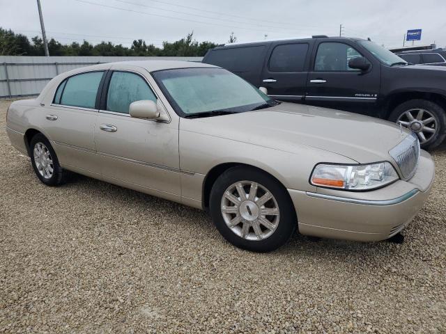 Photo 3 VIN: 2LNBL8CV1AX632025 - LINCOLN TOWN CAR S 