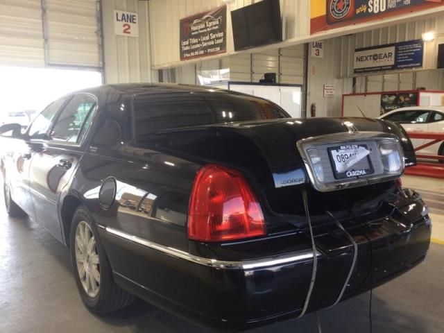 Photo 1 VIN: 2LNBL8CV1BX750058 - LINCOLN TOWN CAR 