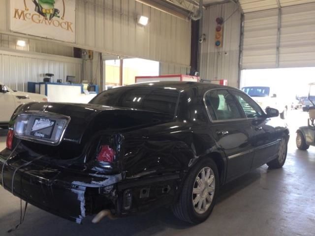 Photo 2 VIN: 2LNBL8CV1BX750058 - LINCOLN TOWN CAR 