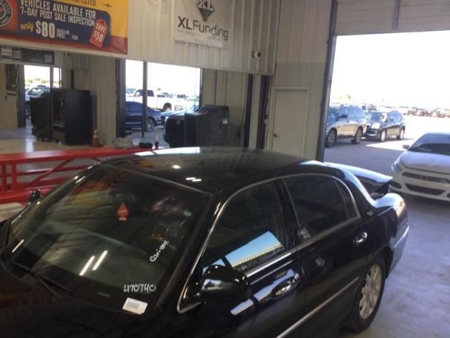 Photo 4 VIN: 2LNBL8CV1BX750058 - LINCOLN TOWN CAR 