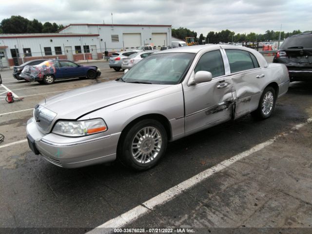 Photo 1 VIN: 2LNBL8CV1BX752103 - LINCOLN TOWN CAR 