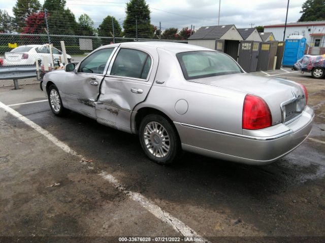 Photo 2 VIN: 2LNBL8CV1BX752103 - LINCOLN TOWN CAR 