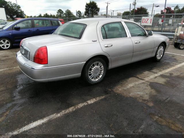 Photo 3 VIN: 2LNBL8CV1BX752103 - LINCOLN TOWN CAR 