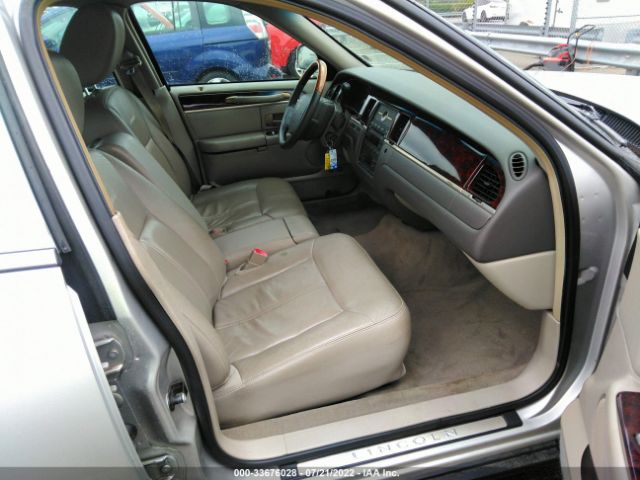 Photo 4 VIN: 2LNBL8CV1BX752103 - LINCOLN TOWN CAR 