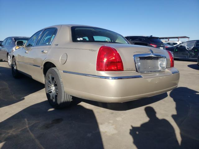 Photo 2 VIN: 2LNBL8CV1BX752778 - LINCOLN TOWN CAR S 