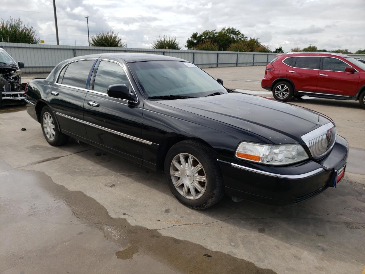 Photo 3 VIN: 2LNBL8CV1BX752845 - LINCOLN TOWN CAR 