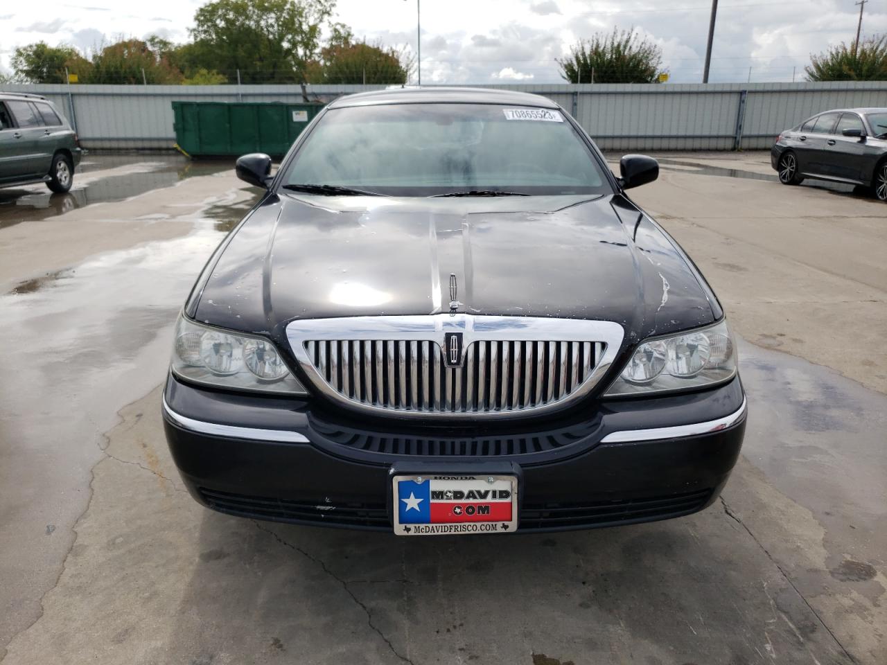 Photo 4 VIN: 2LNBL8CV1BX752845 - LINCOLN TOWN CAR 