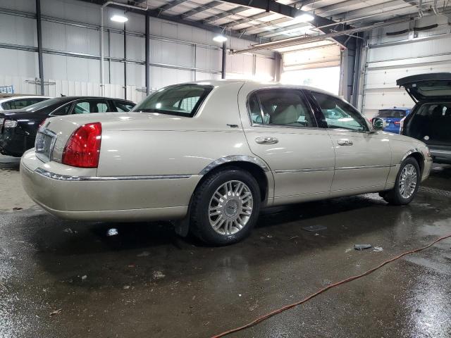 Photo 2 VIN: 2LNBL8CV1BX753574 - LINCOLN TOWNCAR 