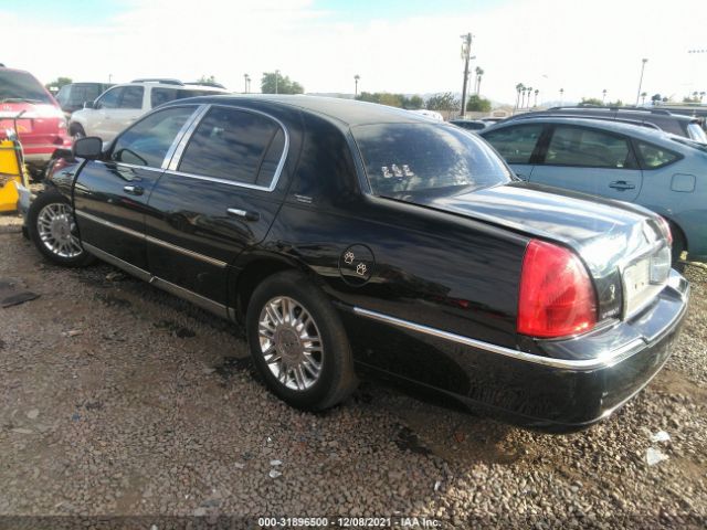 Photo 2 VIN: 2LNBL8CV1BX762601 - LINCOLN TOWN CAR 