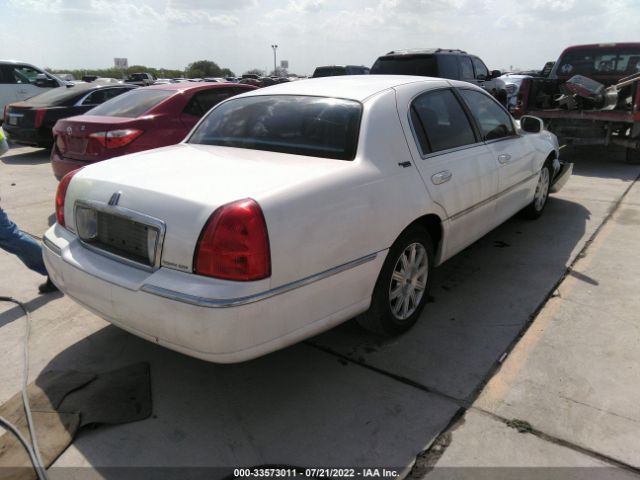 Photo 3 VIN: 2LNBL8CV2AX615492 - LINCOLN TOWN CAR 