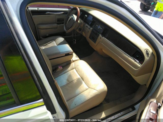 Photo 4 VIN: 2LNBL8CV2AX615492 - LINCOLN TOWN CAR 