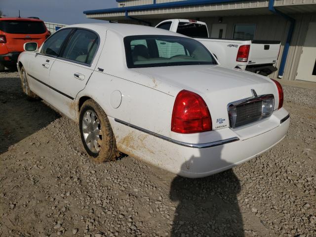 Photo 2 VIN: 2LNBL8CV2AX618831 - LINCOLN TOWN CAR S 