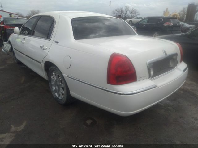 Photo 2 VIN: 2LNBL8CV2AX750407 - LINCOLN TOWN CAR 