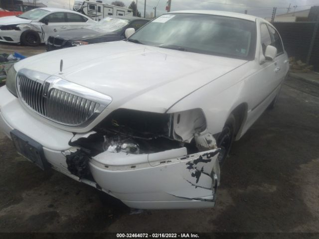 Photo 5 VIN: 2LNBL8CV2AX750407 - LINCOLN TOWN CAR 