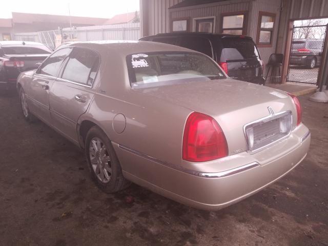 Photo 2 VIN: 2LNBL8CV2AX752237 - LINCOLN TOWN CAR S 