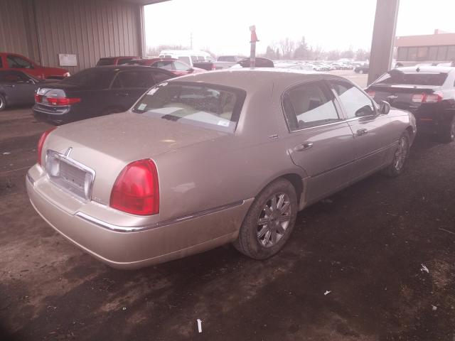 Photo 3 VIN: 2LNBL8CV2AX752237 - LINCOLN TOWN CAR S 