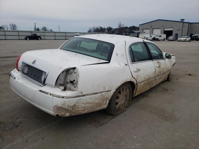 Photo 3 VIN: 2LNBL8CV2AX752514 - LINCOLN TOWN CAR S 