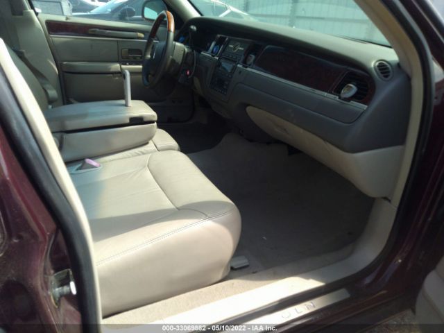 Photo 4 VIN: 2LNBL8CV2AX752691 - LINCOLN TOWN CAR 