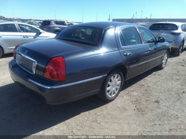 Photo 3 VIN: 2LNBL8CV2BX756662 - LINCOLN TOWN CAR 