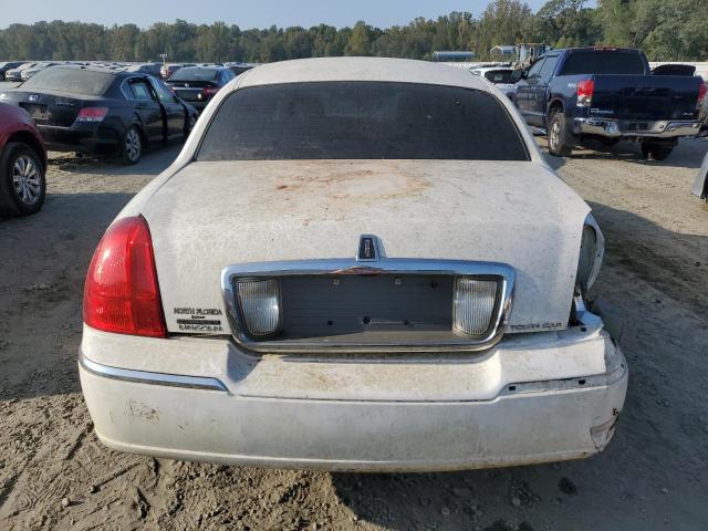 Photo 5 VIN: 2LNBL8CV2BX757293 - LINCOLN TOWN CAR S 