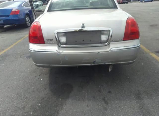 Photo 5 VIN: 2LNBL8CV2BX765202 - LINCOLN TOWN CAR 