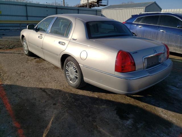 Photo 2 VIN: 2LNBL8CV3AX611371 - LINCOLN TOWN CAR S 