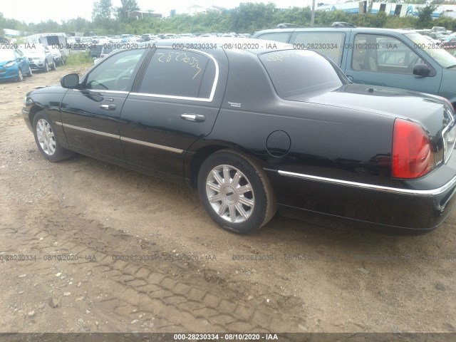 Photo 2 VIN: 2LNBL8CV3AX613279 - LINCOLN TOWN CAR 