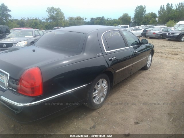 Photo 3 VIN: 2LNBL8CV3AX613279 - LINCOLN TOWN CAR 