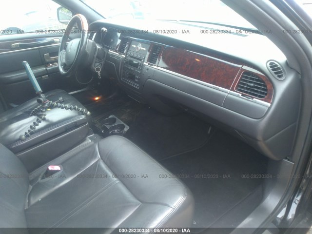 Photo 4 VIN: 2LNBL8CV3AX613279 - LINCOLN TOWN CAR 