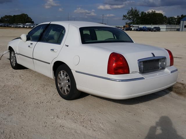 Photo 2 VIN: 2LNBL8CV3AX620667 - LINCOLN TOWN CAR 