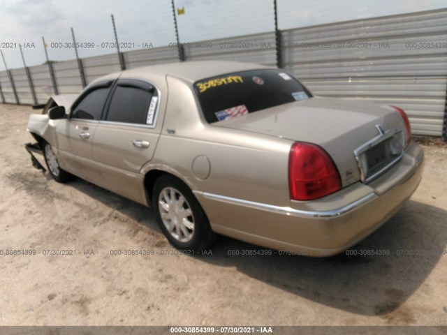 Photo 2 VIN: 2LNBL8CV3AX620880 - LINCOLN TOWN CAR 