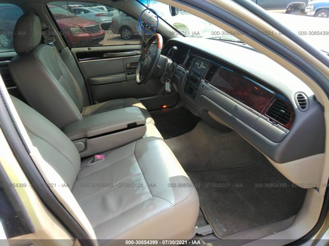 Photo 4 VIN: 2LNBL8CV3AX620880 - LINCOLN TOWN CAR 