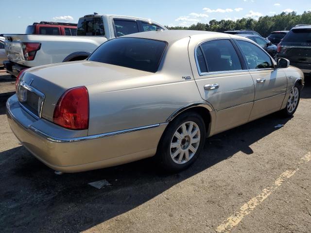 Photo 2 VIN: 2LNBL8CV3AX631555 - LINCOLN TOWNCAR 