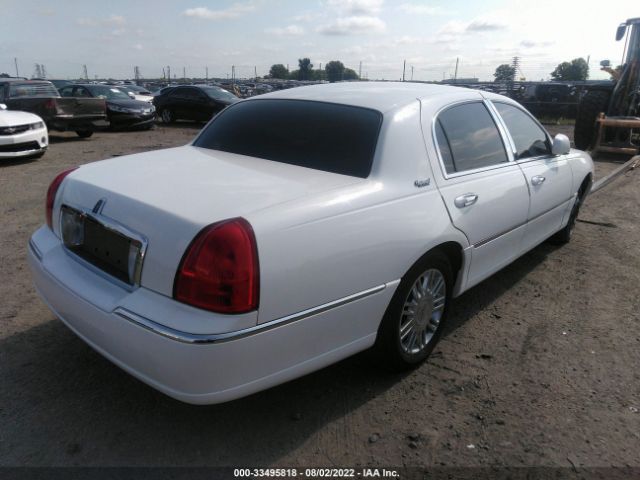 Photo 3 VIN: 2LNBL8CV3AX750092 - LINCOLN TOWN CAR 